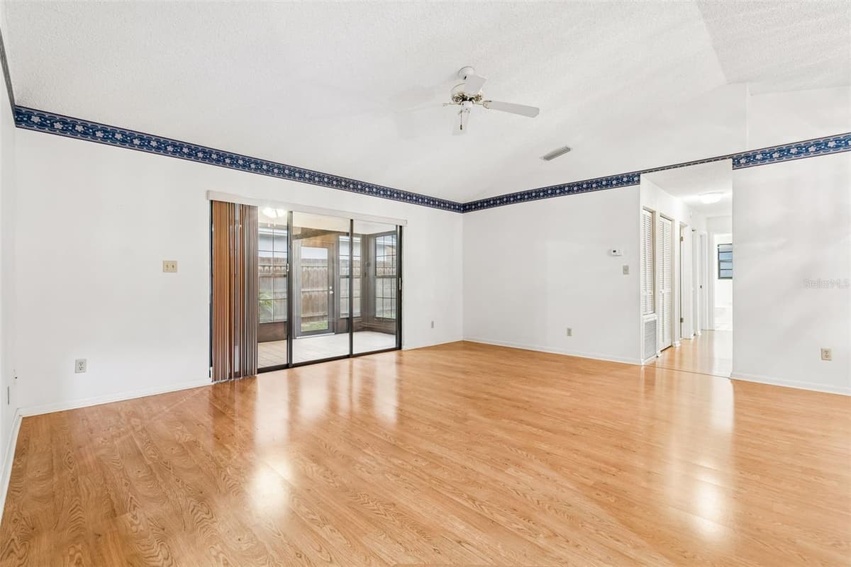 11301 MAYBROOK AVENUE — photo 3 of 24
