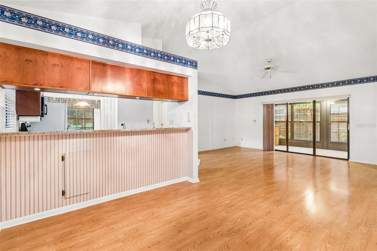 11301 MAYBROOK AVENUE — photo 6 of 24