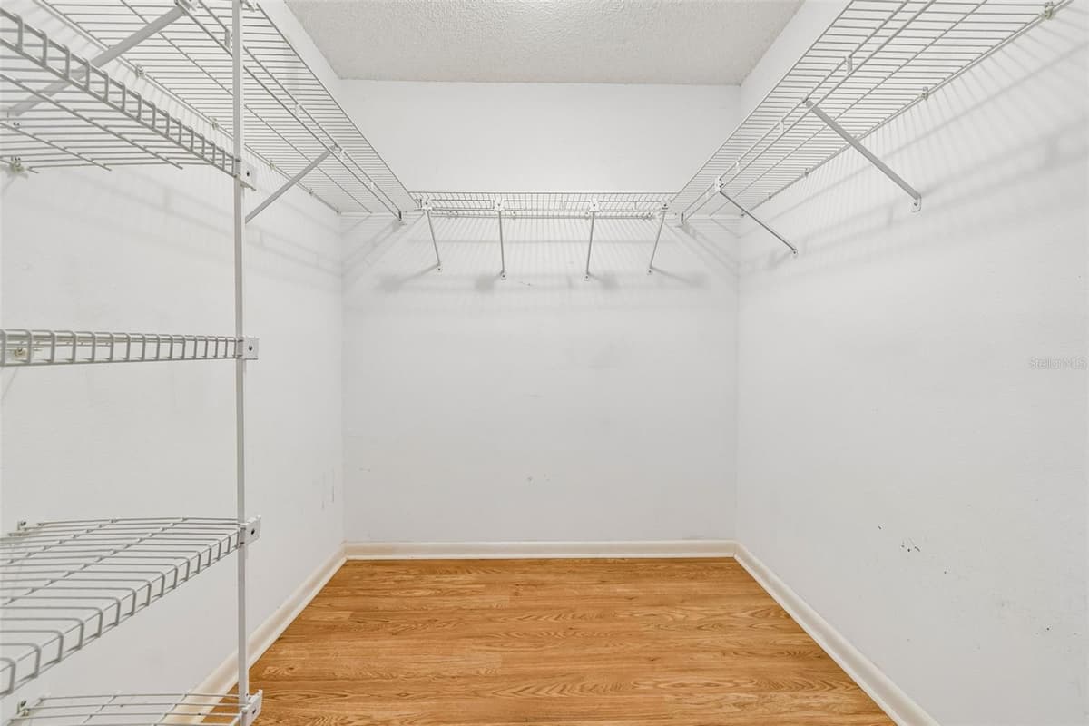 11301 MAYBROOK AVENUE — photo 20 of 24