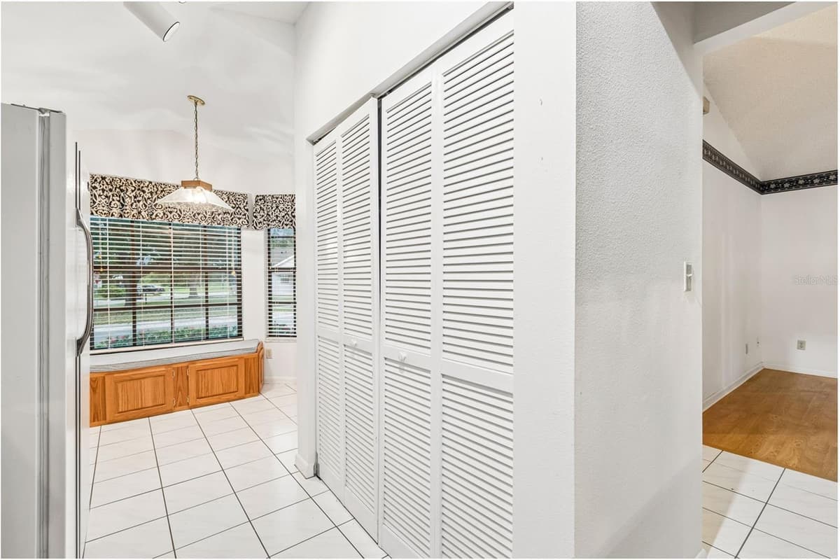11301 MAYBROOK AVENUE — photo 9 of 24