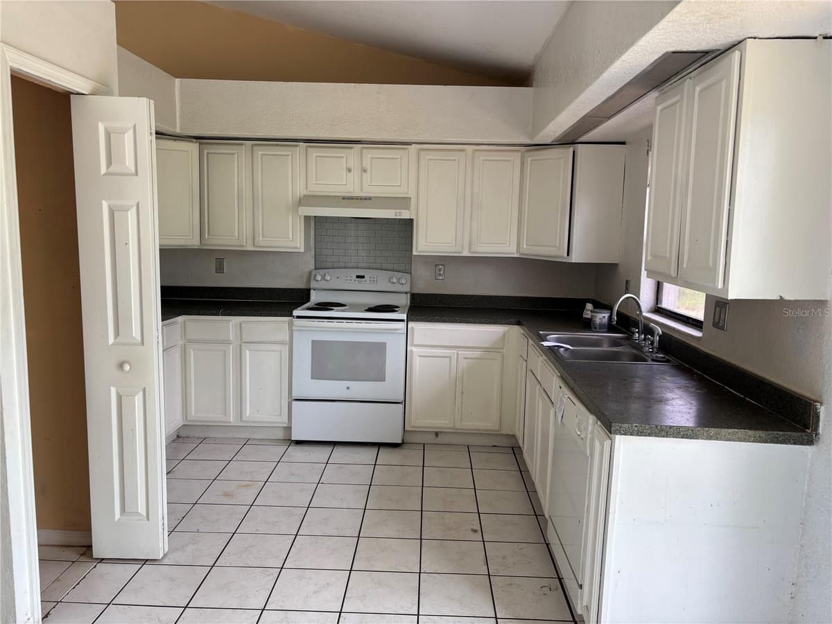 833 OGLETHORPE COURT — photo 10 of 28