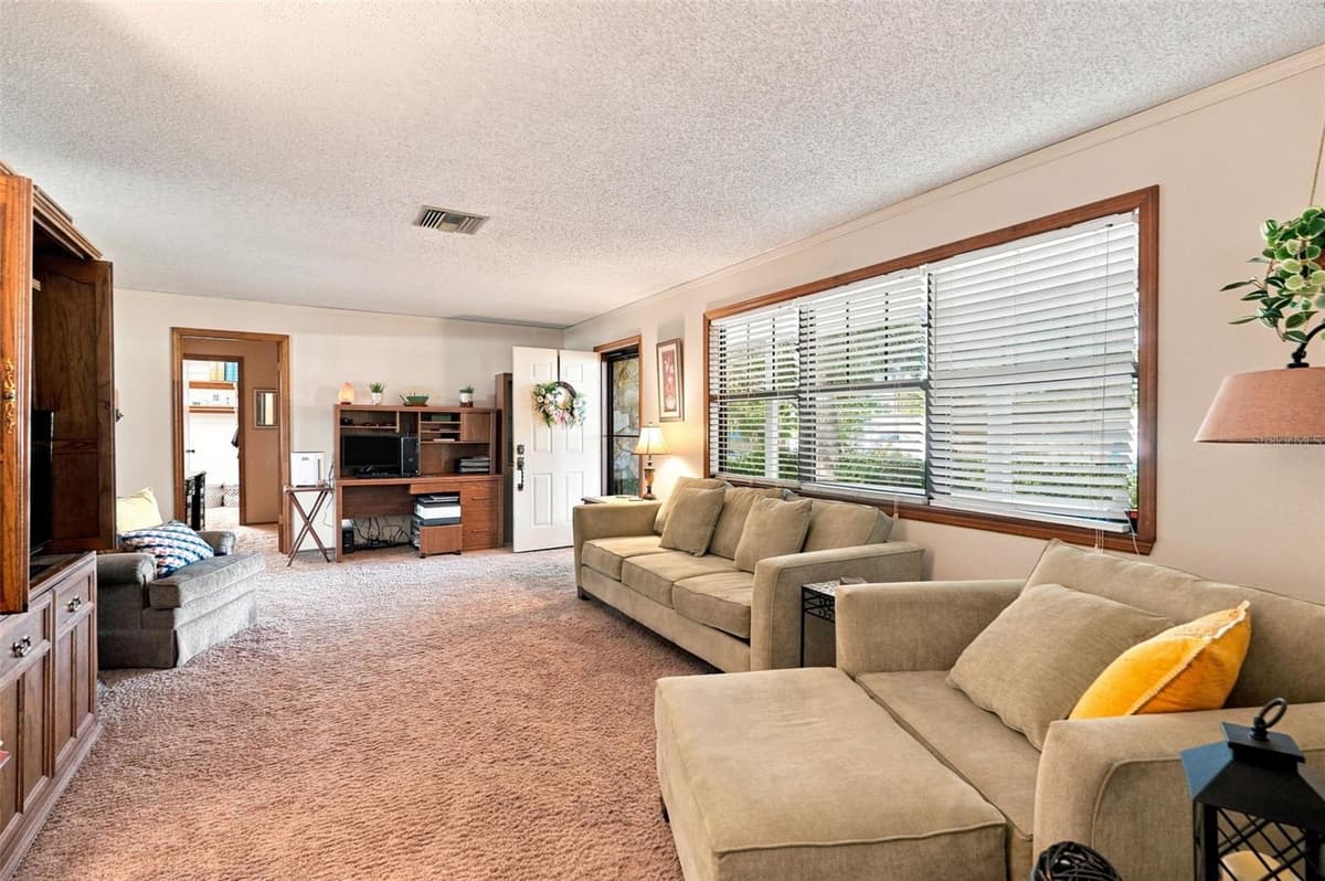 617 MEHLENBACHER ROAD — photo 8 of 31