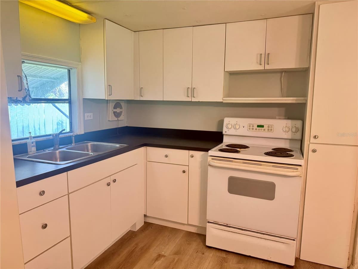 3405 FREMONT LANE — photo 3 of 47