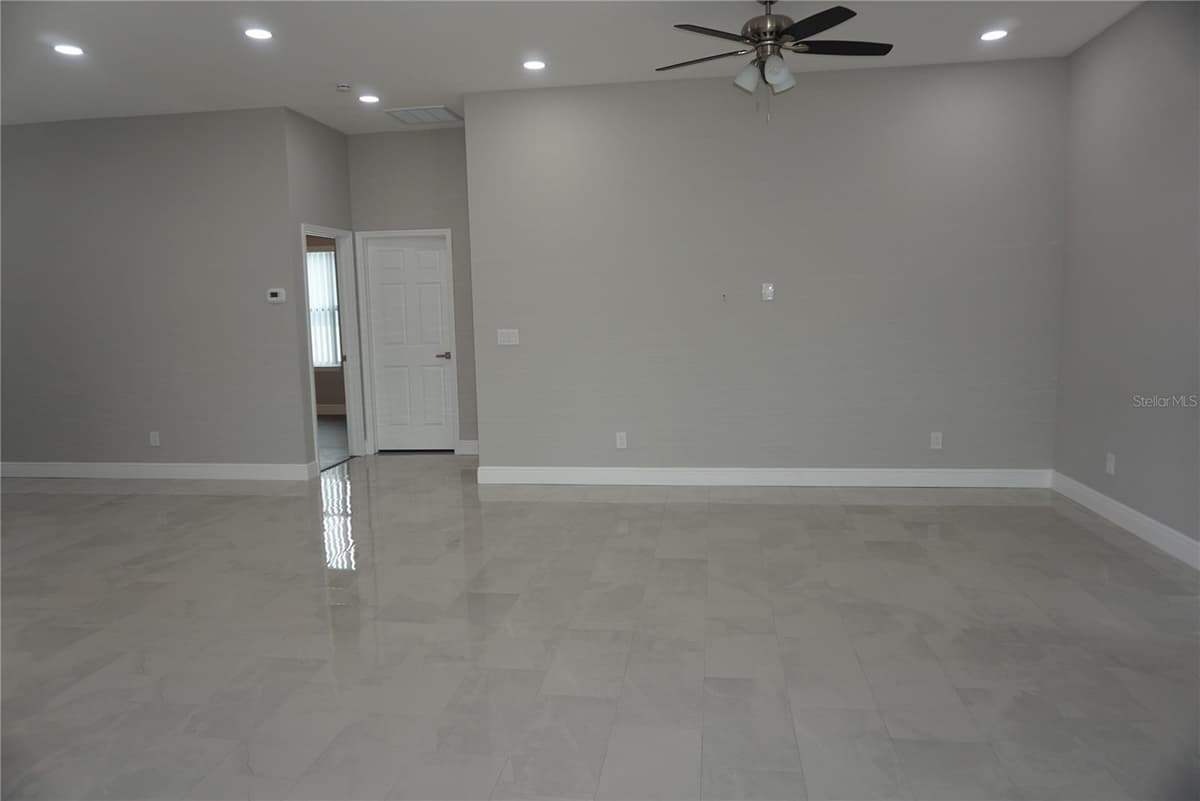 12572 TREE STREET — photo 2 of 25