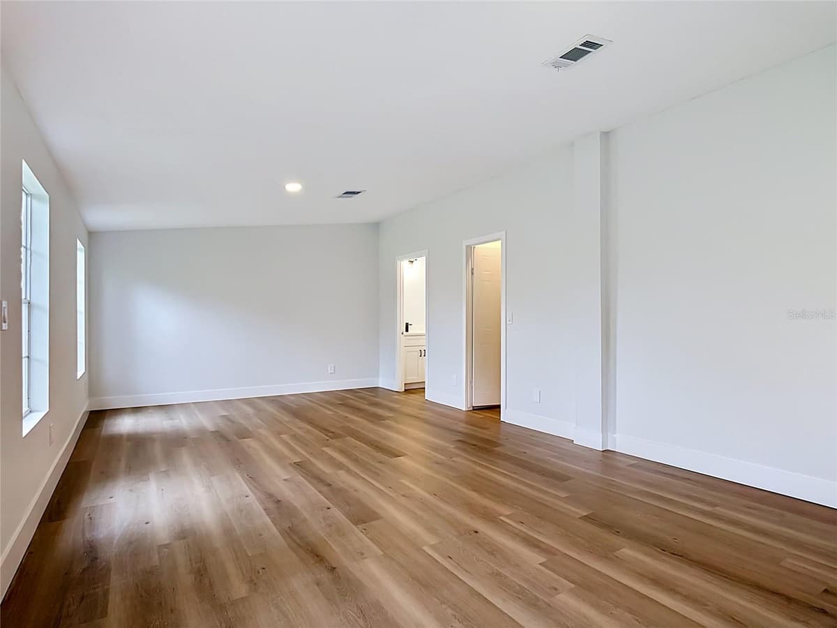 9200 MERCURY DRIVE — photo 24 of 48