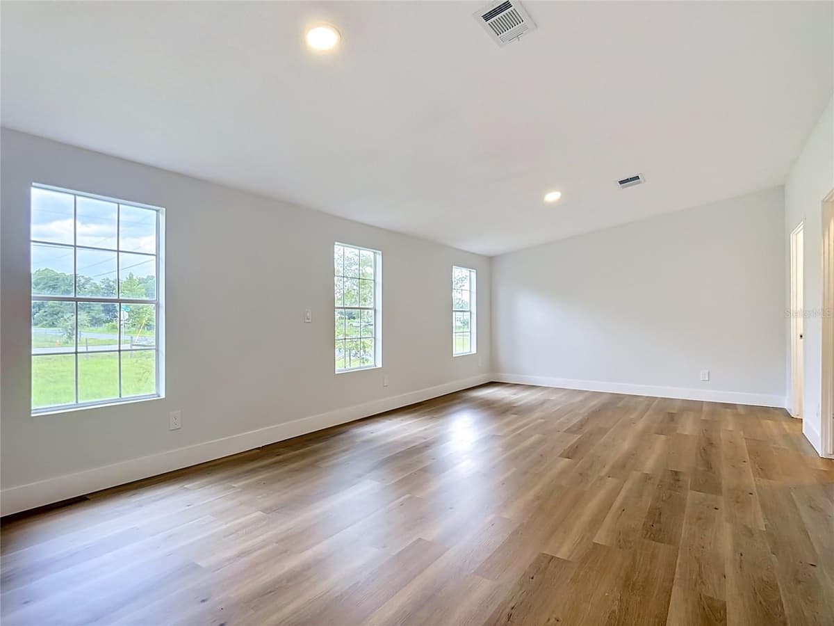 9200 MERCURY DRIVE — photo 23 of 48