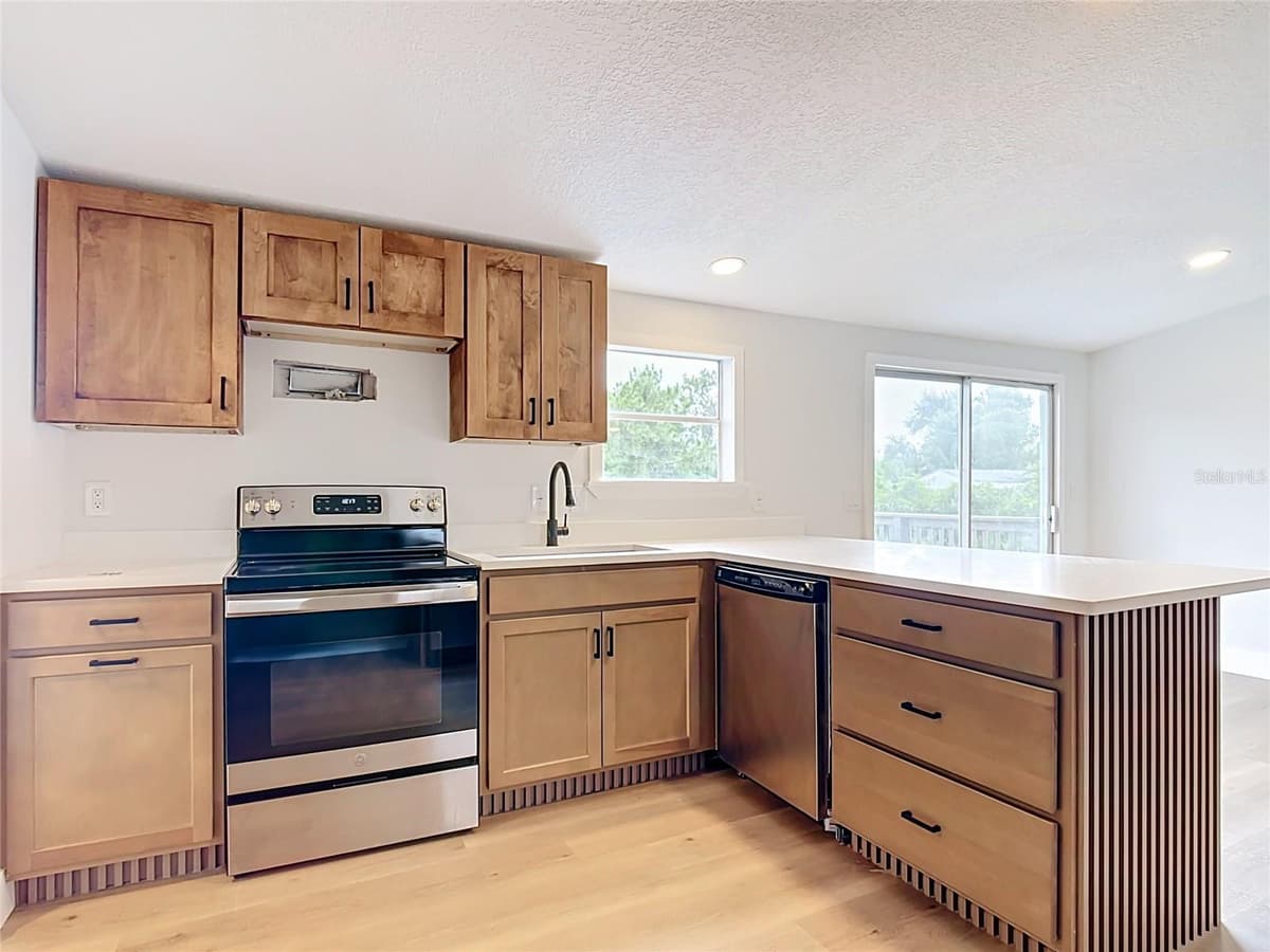 9200 MERCURY DRIVE — photo 9 of 48