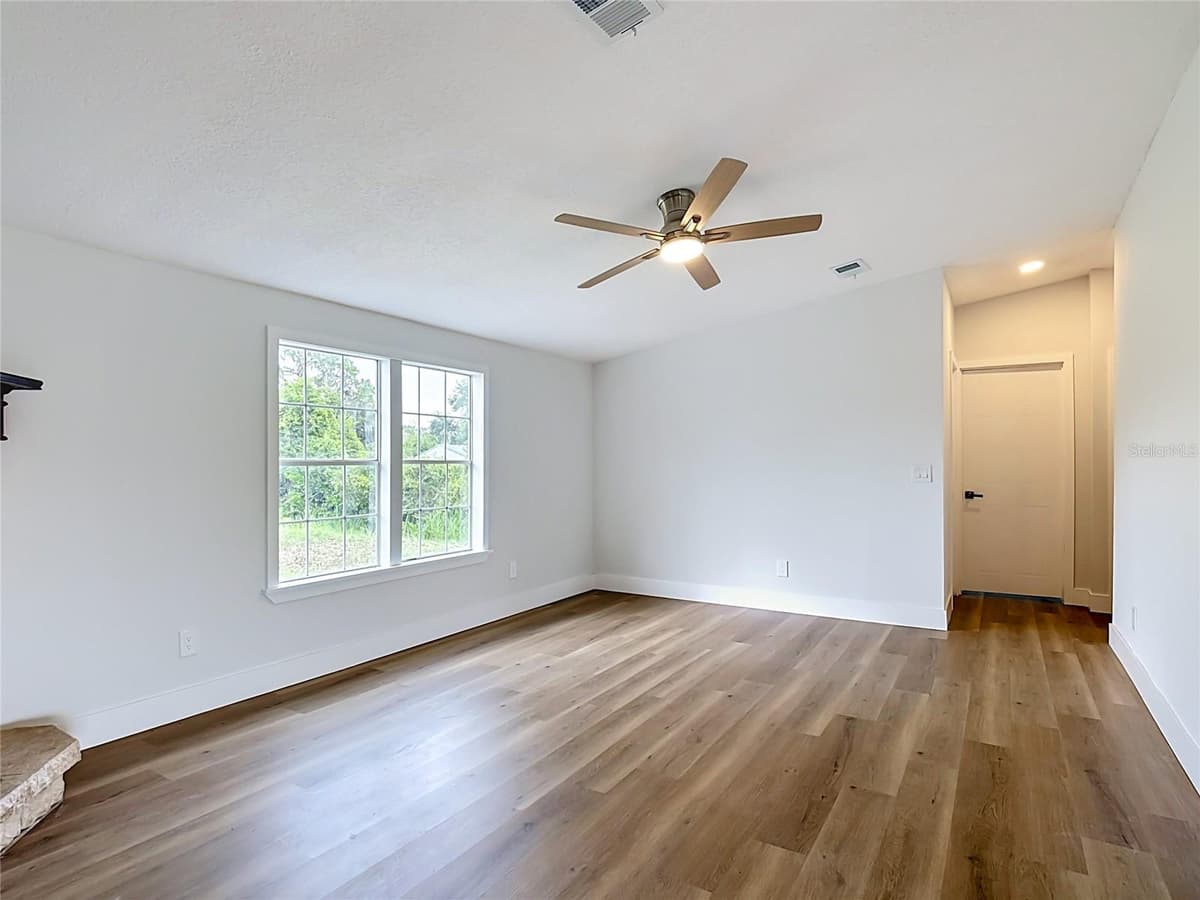 9200 MERCURY DRIVE — photo 11 of 48