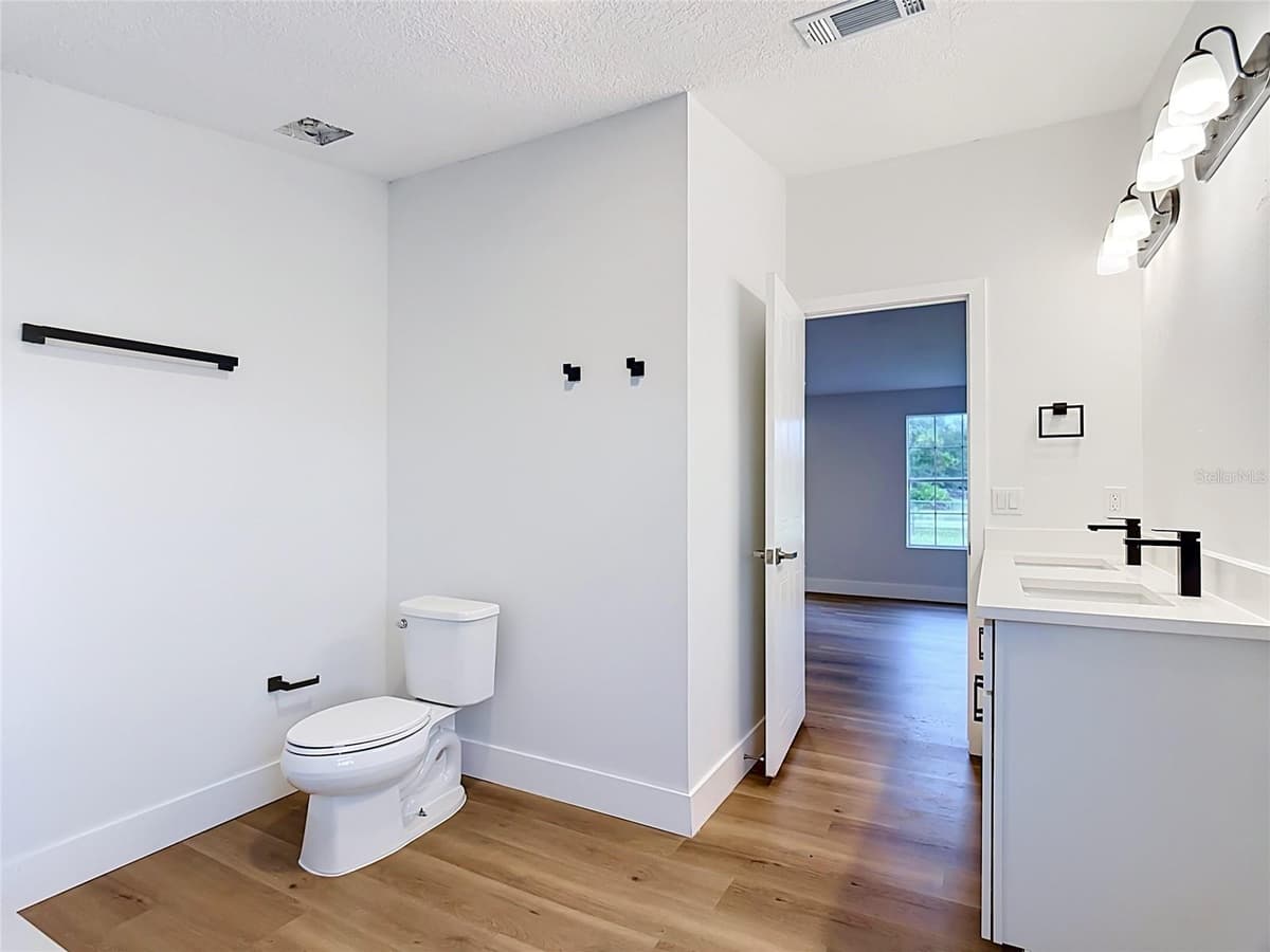 9200 MERCURY DRIVE — photo 30 of 48