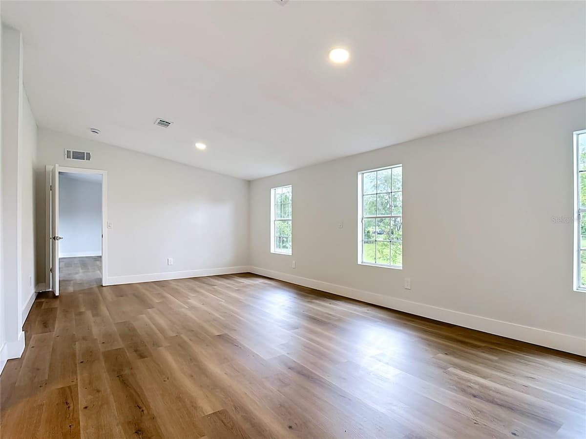 9200 MERCURY DRIVE — photo 27 of 48