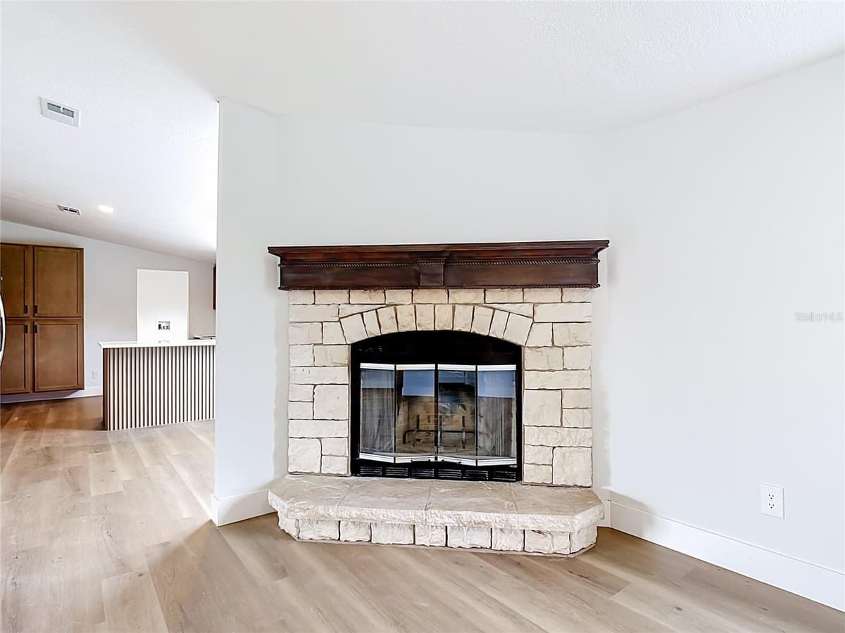 9200 MERCURY DRIVE — photo 12 of 48