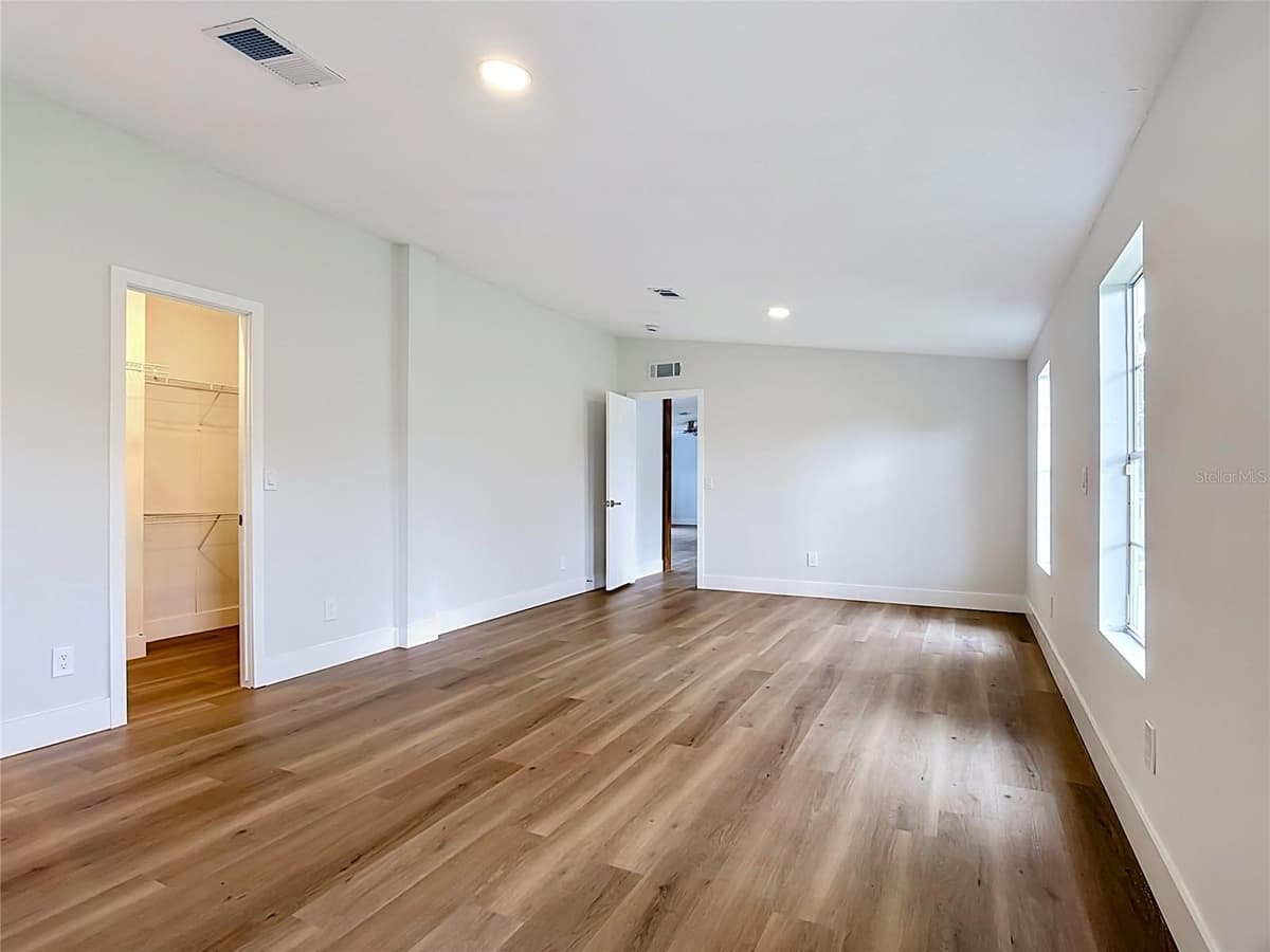 9200 MERCURY DRIVE — photo 26 of 48