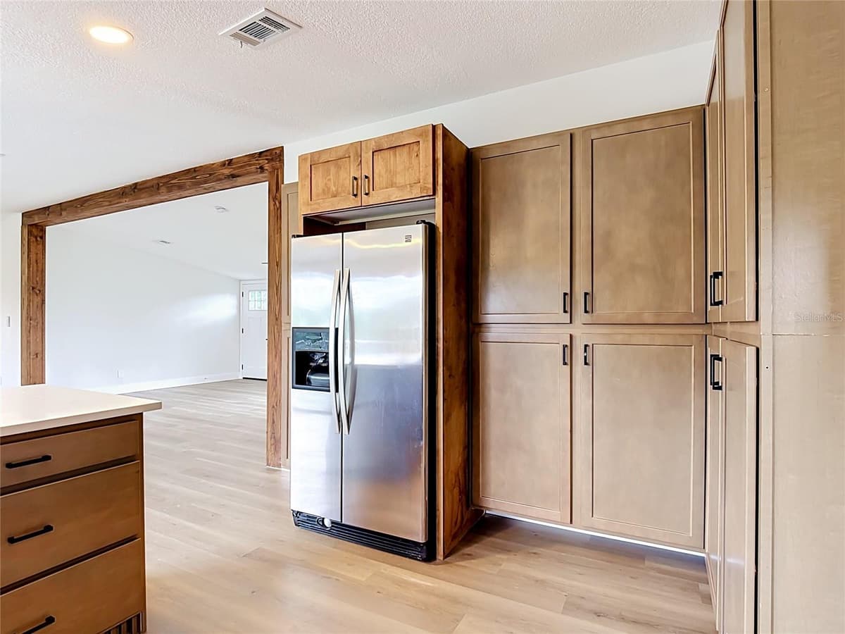 9200 MERCURY DRIVE — photo 10 of 48