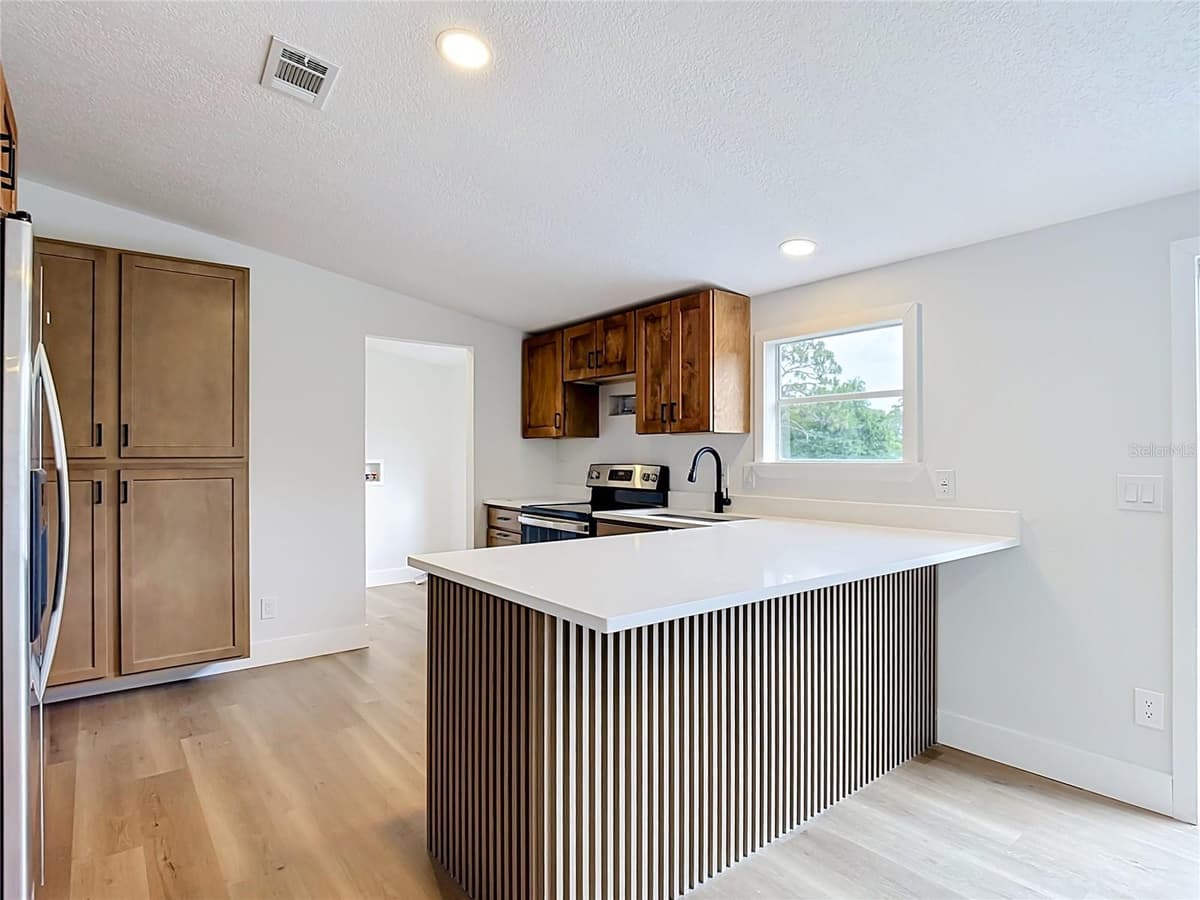 9200 MERCURY DRIVE — photo 8 of 48