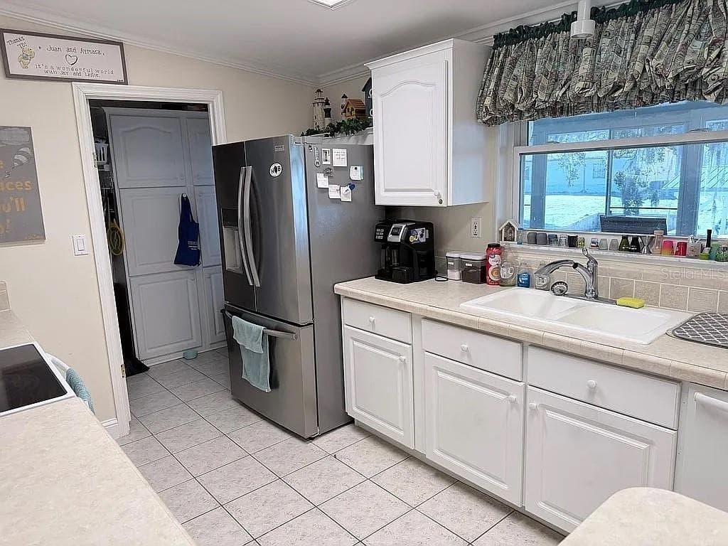 2086 STARBOARD DRIVE — photo 9 of 33