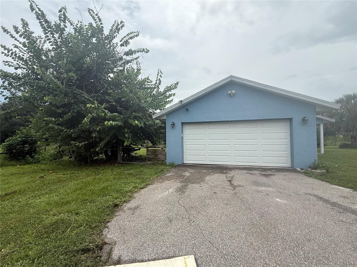 2480 GENES LITTLE ACRES AVENUE — photo 9 of 44