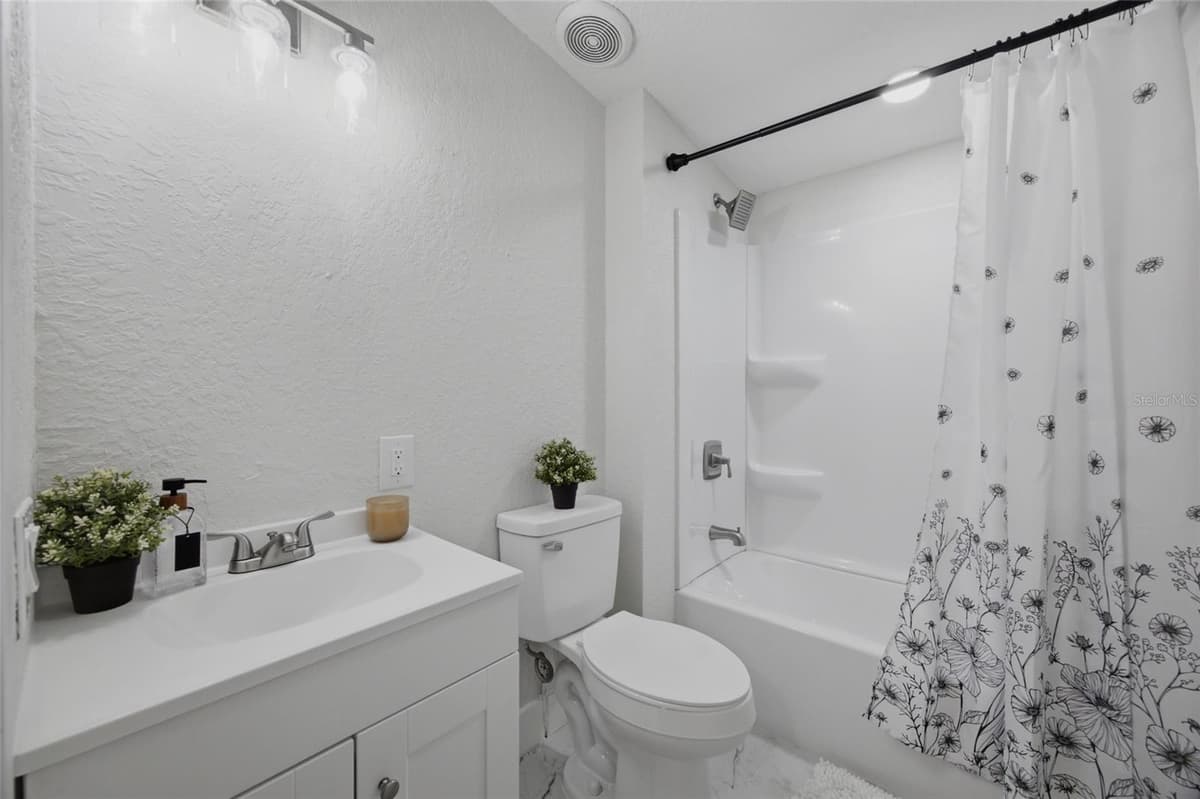 11602 LEWIS AVENUE — photo 18 of 25