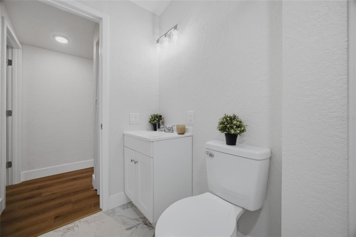 11602 LEWIS AVENUE — photo 19 of 25