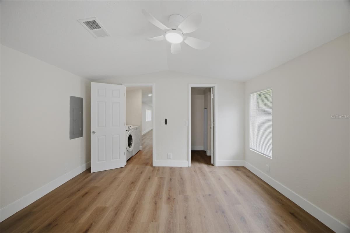 11602 LEWIS AVENUE — photo 9 of 25
