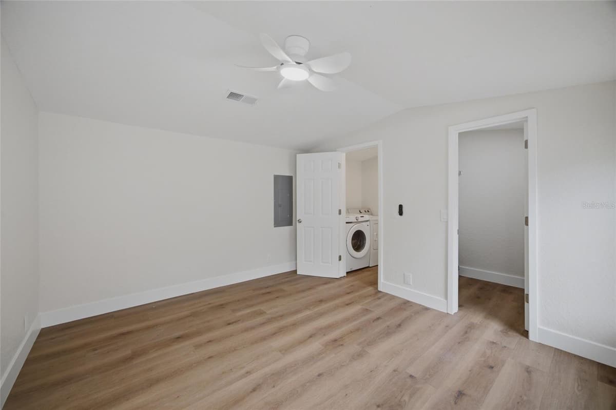 11602 LEWIS AVENUE — photo 10 of 25