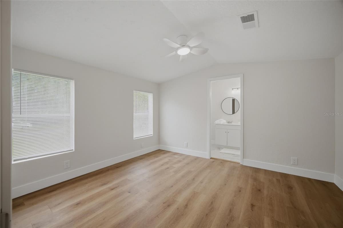 11602 LEWIS AVENUE — photo 8 of 25