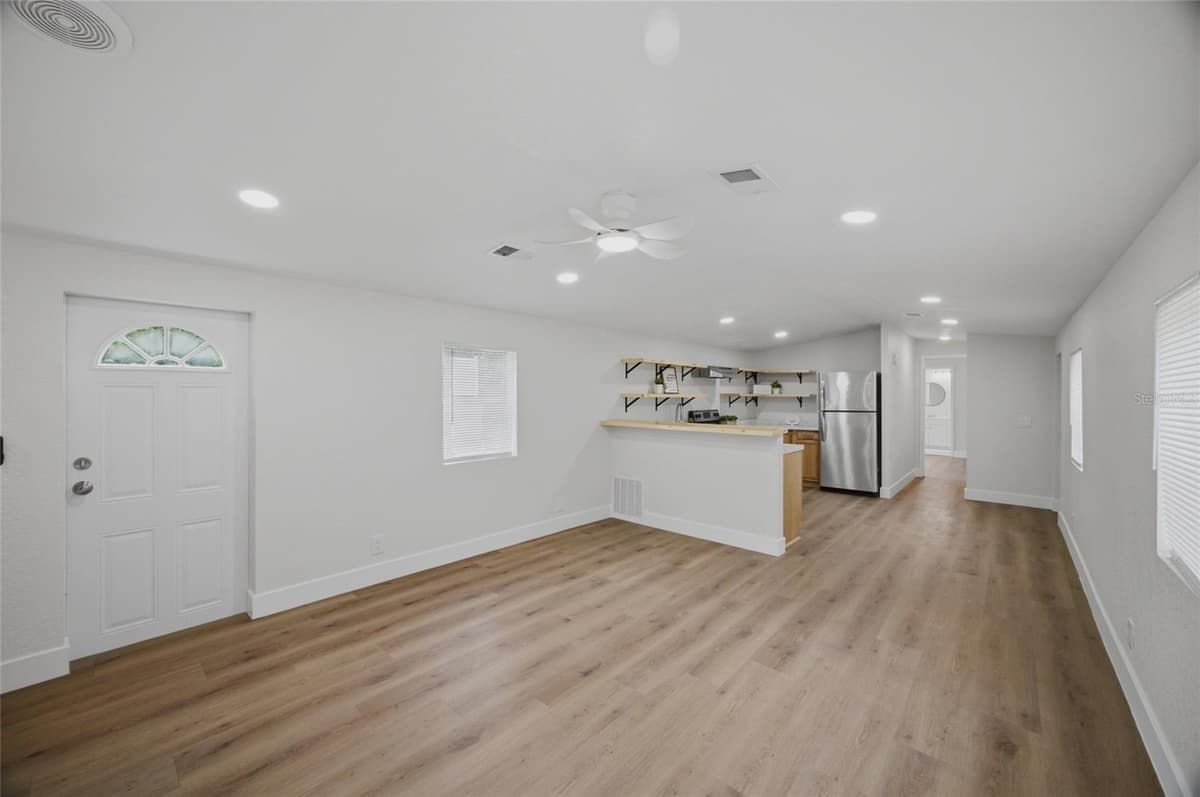 11602 LEWIS AVENUE — photo 2 of 25