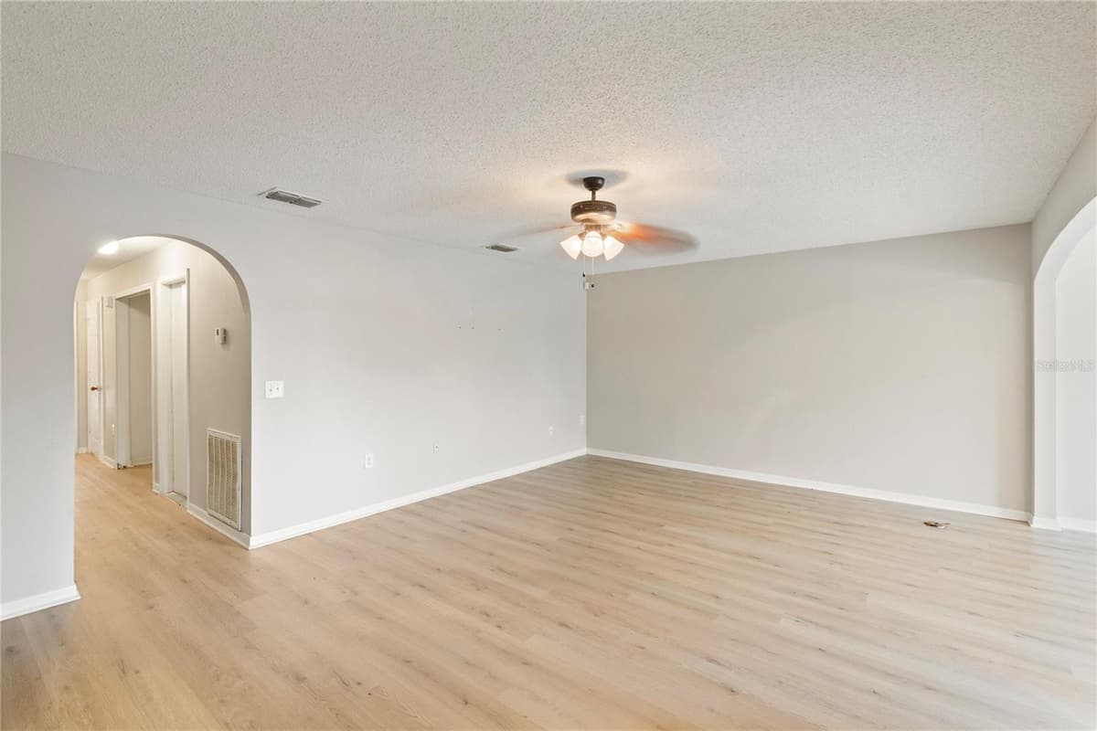 4617 ASHBURN SQUARE DRIVE — photo 9 of 27
