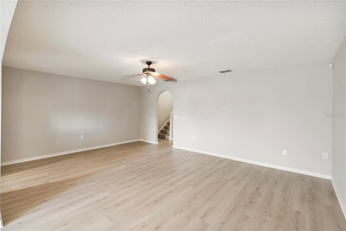 4617 ASHBURN SQUARE DRIVE — photo 4 of 27