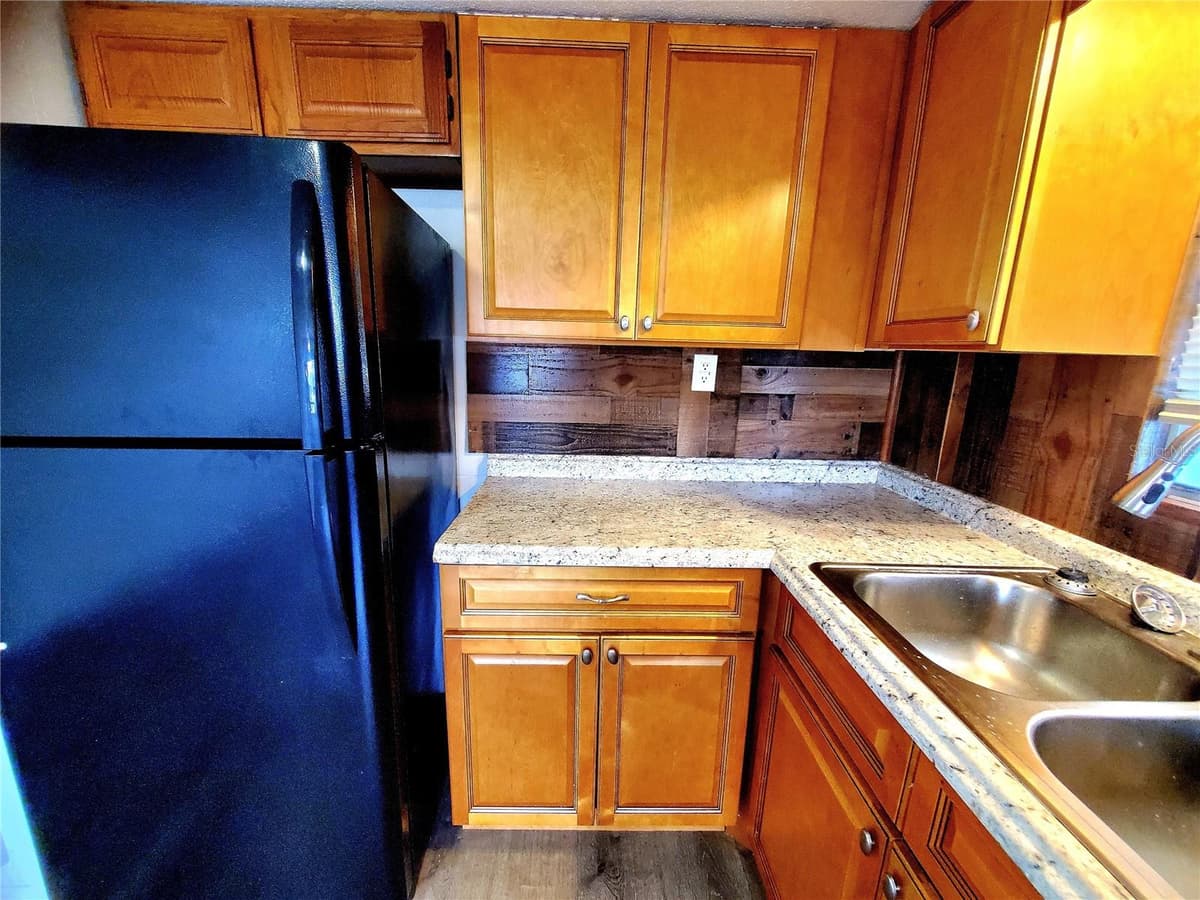 1908 SHADY COVE DRIVE — photo 9 of 19