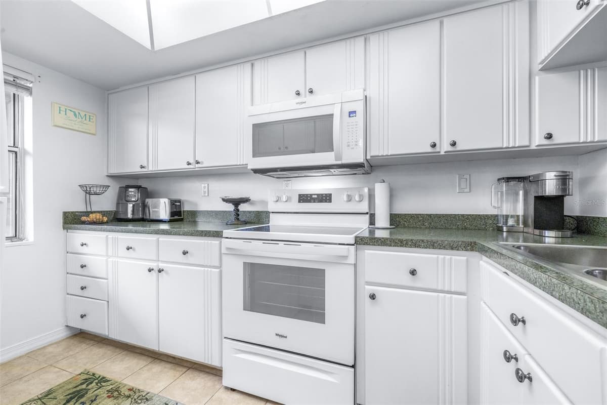 90 HIGHLAND AVENUE — photo 13 of 53