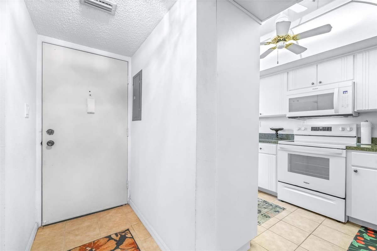 90 HIGHLAND AVENUE — photo 12 of 53