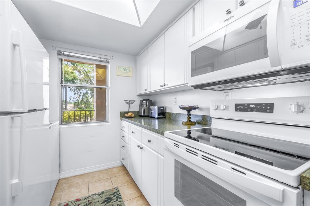 90 HIGHLAND AVENUE — photo 15 of 53