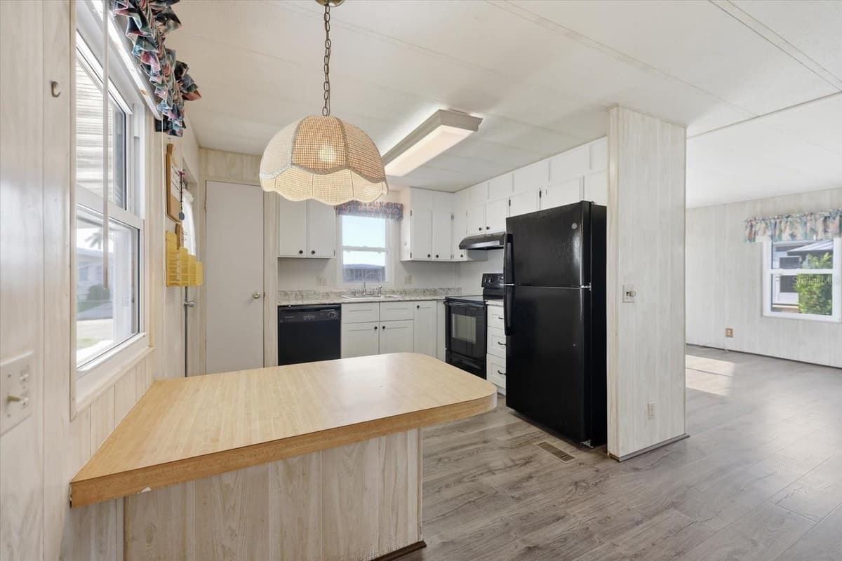 129 NAUTICAL DRIVE — photo 5 of 34