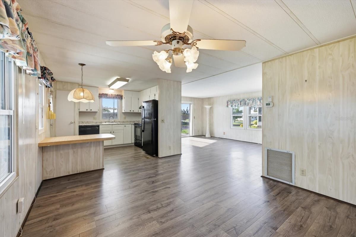 129 NAUTICAL DRIVE — photo 7 of 34