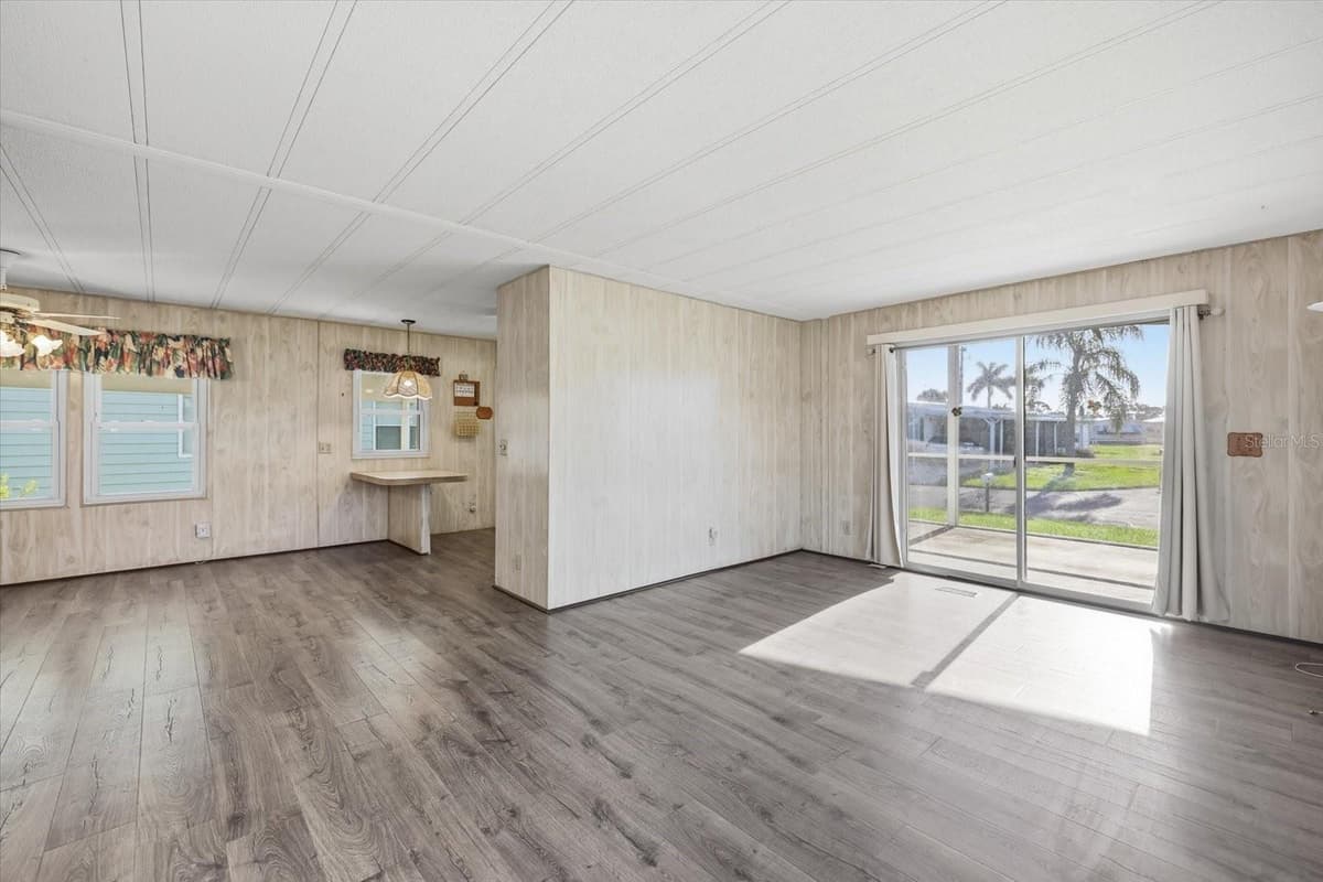 129 NAUTICAL DRIVE — photo 19 of 34