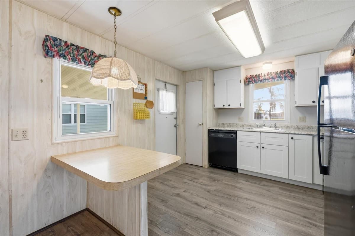129 NAUTICAL DRIVE — photo 3 of 34