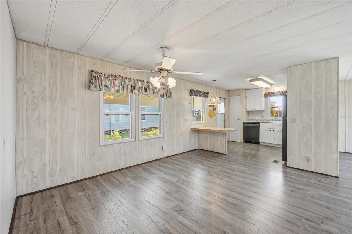129 NAUTICAL DRIVE — photo 8 of 34