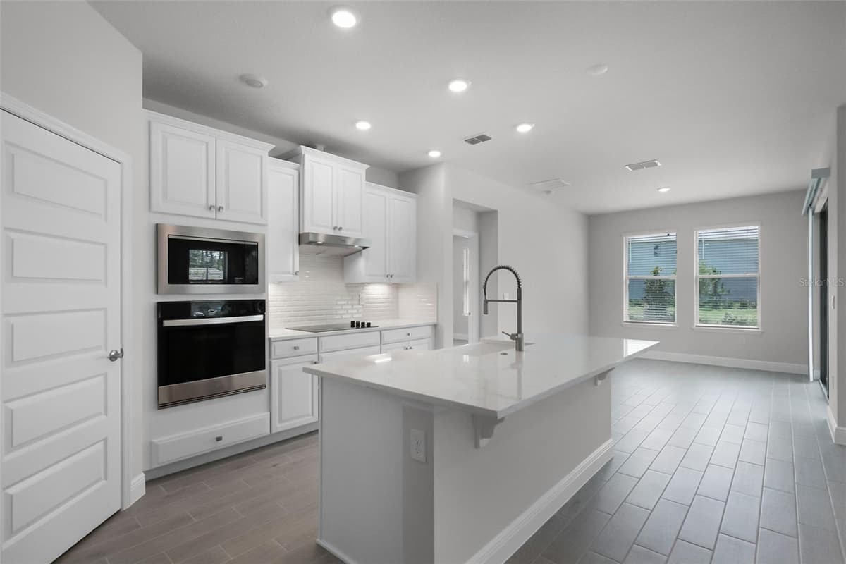 11923 SHINE VIEW LANE — photo 3 of 40