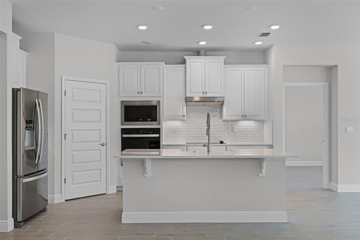 11923 SHINE VIEW LANE — photo 7 of 40