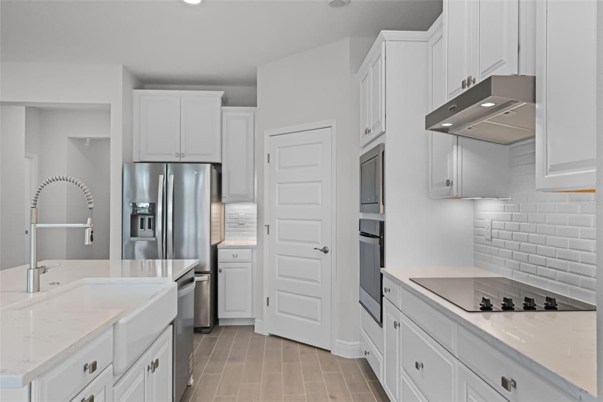 11923 SHINE VIEW LANE — photo 4 of 40