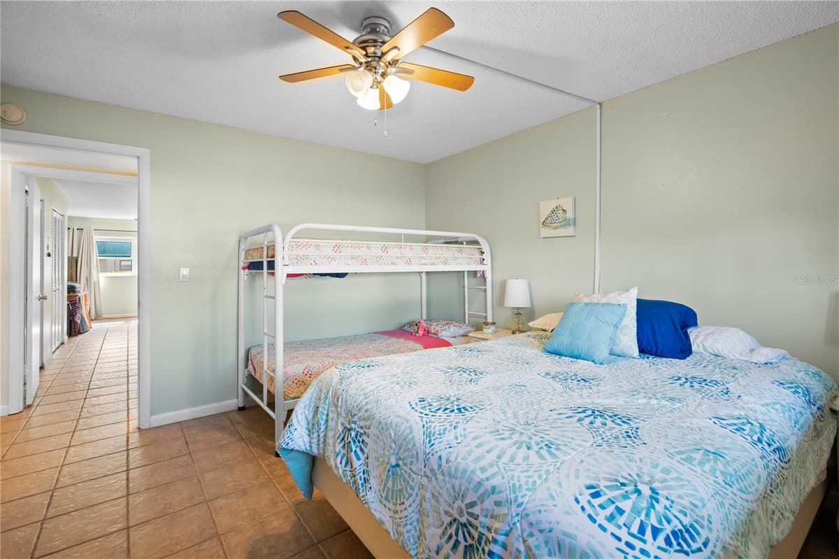 2100 OCEAN SHORE BOULEVARD — photo 10 of 39