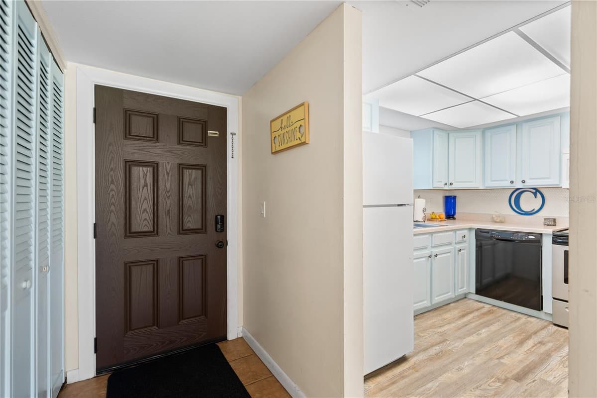 2100 OCEAN SHORE BOULEVARD — photo 3 of 39