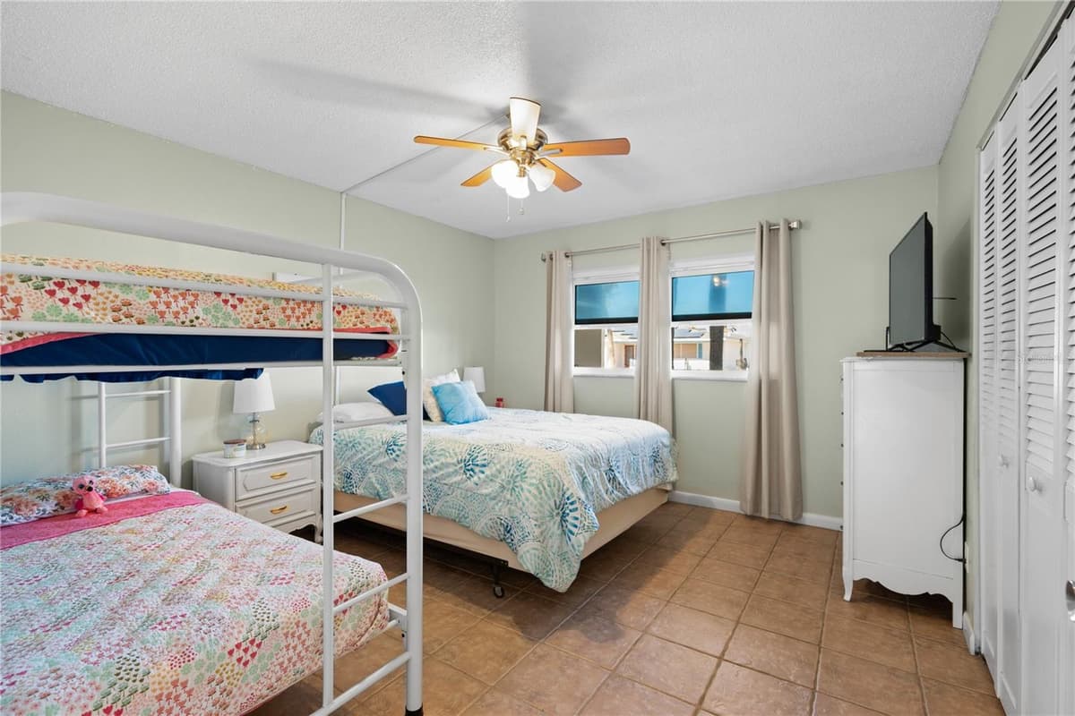 2100 OCEAN SHORE BOULEVARD — photo 11 of 39