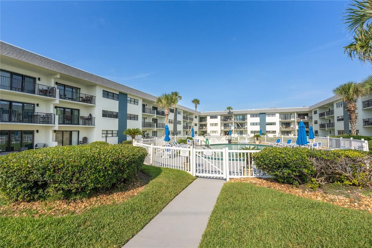 2100 OCEAN SHORE BOULEVARD — photo 28 of 39