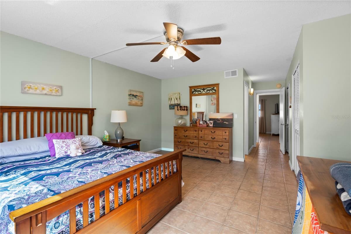 2100 OCEAN SHORE BOULEVARD — photo 14 of 39
