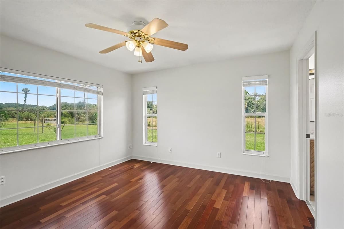 3240 CORAL AVENUE — photo 9 of 33