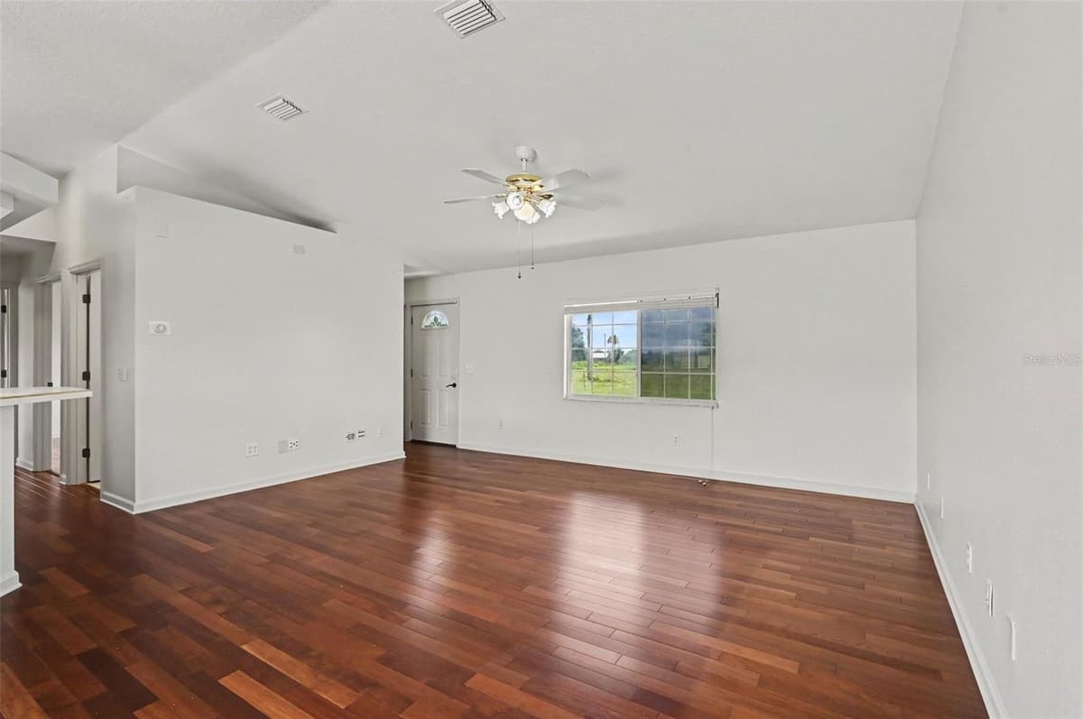 3240 CORAL AVENUE — photo 5 of 33