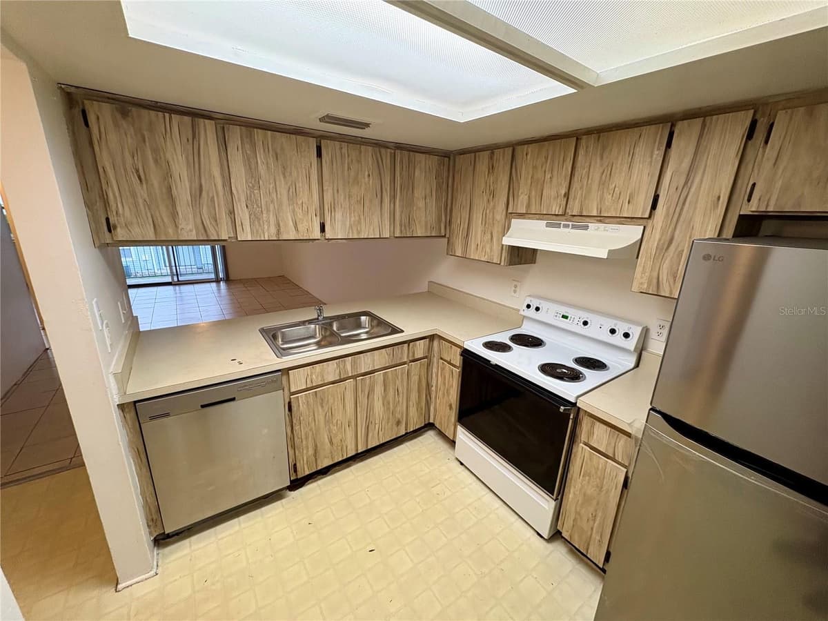 5038 TERRACE PALMS CIRCLE — photo 7 of 31