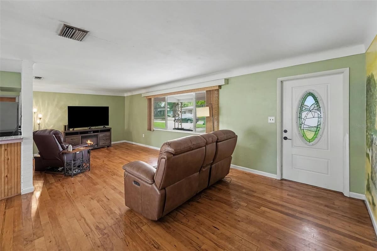 6026 44TH AVENUE — photo 3 of 17