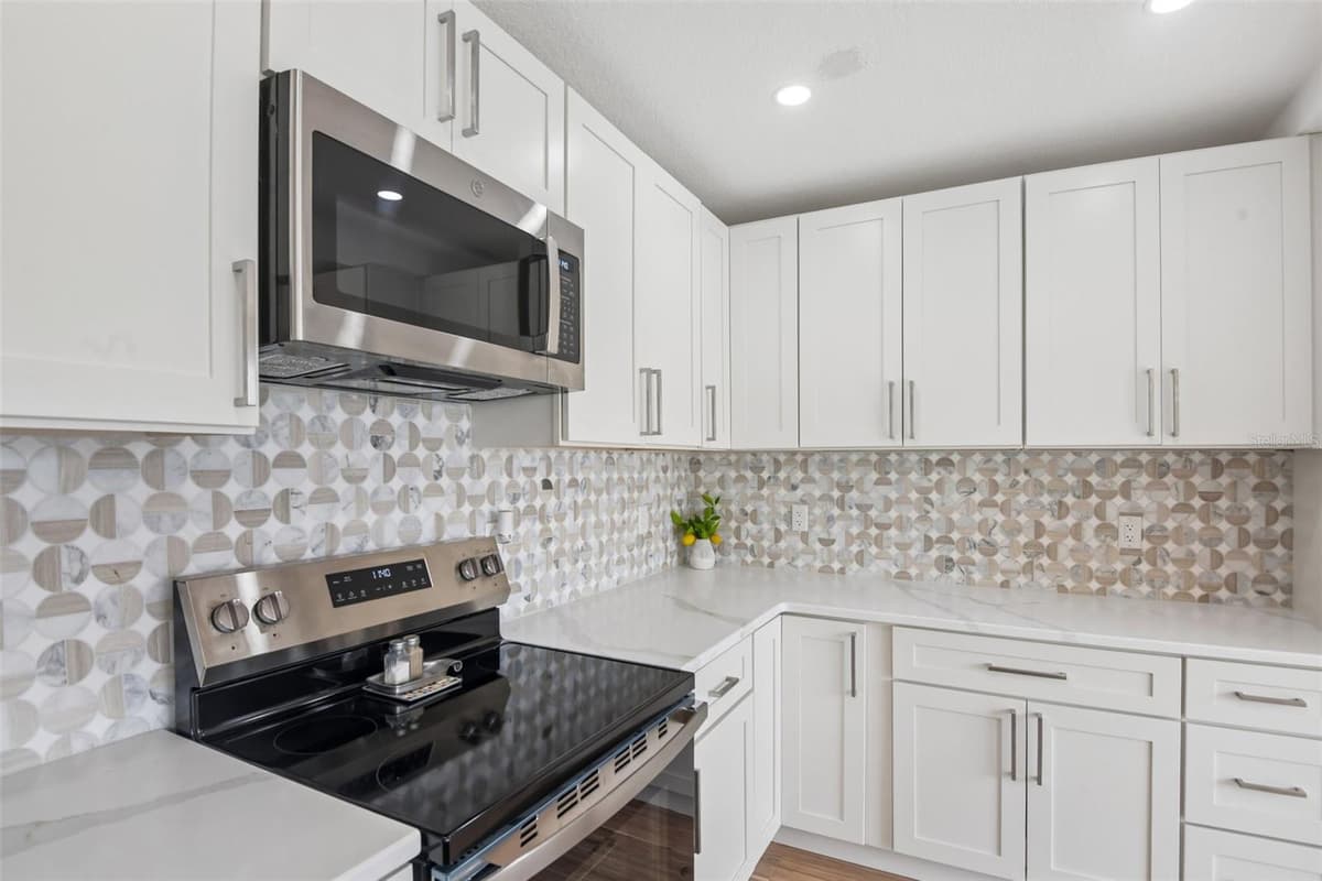609 WESTWINDS DRIVE — photo 12 of 32